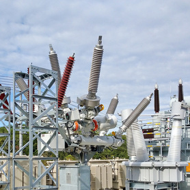 2019 年 岡山県メガソーラー: 110kV ガス絶縁開閉装置、VCT、30MVA 変圧器各 1 台、電力ケーブル、33kV 受電コンテナ 1 台、開閉コンテナ 1 台、リアクトル 2 台